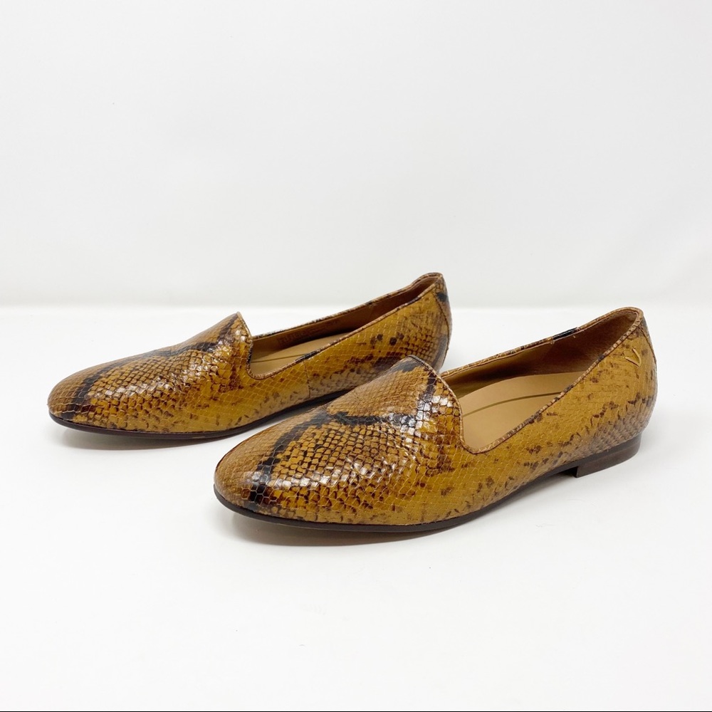 Vionic Womens Willa Flat Loafer in Expresso Boa Print Leather Size 8